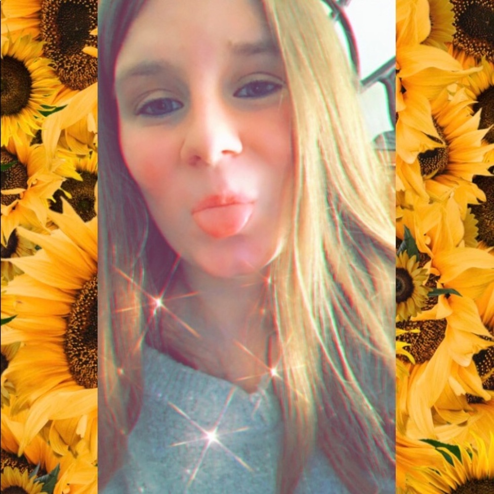 Meet your Posher, Kayla